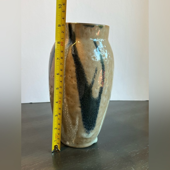 VTG  HAND-THROWN STUDIO POTTERY VASE - BLACK & NATURAL. ARTIST SIGNED - Picture 5 of 5